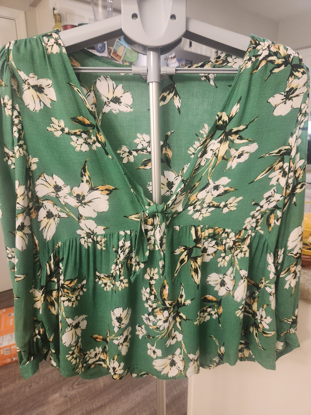 Lucky Brand Green Floral V-Neck Tie-Front Blouse